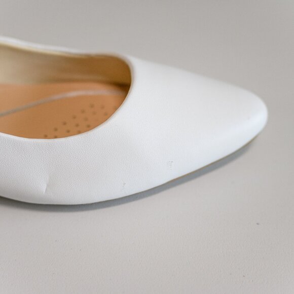 Easy Spirit Caldise Leather Low Heel Dress Shoes in White - Picture 3 of 15